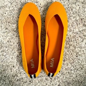MIA, size 10, mustard yellow flats.